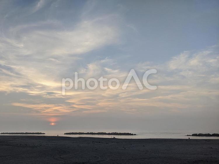 海と朝焼けのそら 雲,青い,夏の写真素材