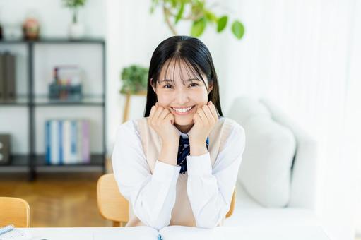自宅で勉強をする女子高生 高校生,女子,笑顔の写真素材