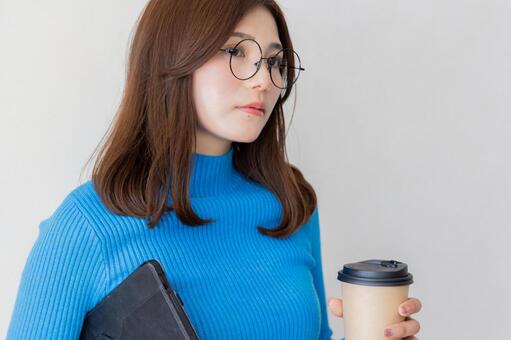 メガネをかけた女性 女性,若い女性,メガネの写真素材