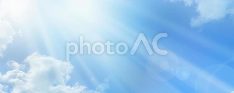 青空から差しこむ光 青空,晴れ,天気の写真素材