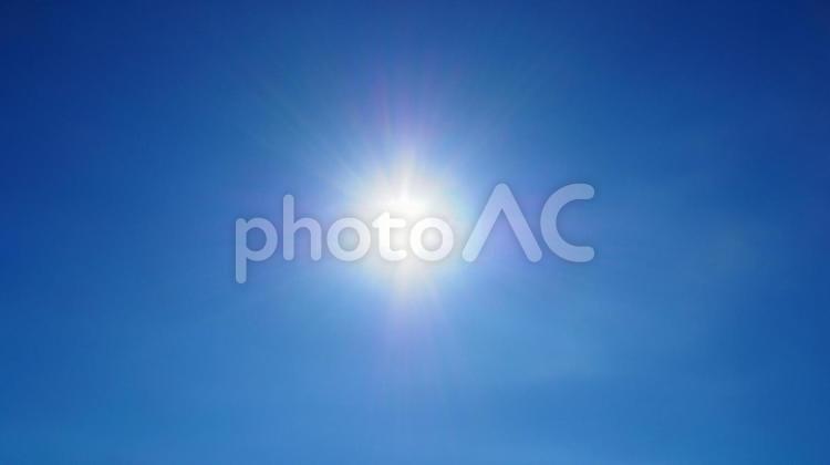 秋の太陽と青空 秋晴れ,太陽,青空の写真素材