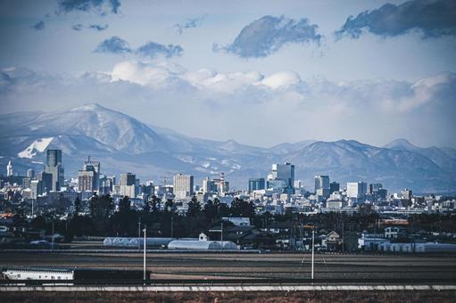 遠景の仙台市街 遠景の仙台市街 仙台市,雪山,ビル群の写真素材