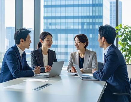 日本人がグループで話し合い#1 日本人がグループで話し合い#1の写真