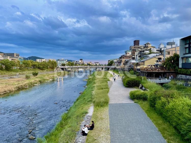 寒露の京都三条鴨川 寒露の京都三条鴨川 京都,鴨川,三条大橋の写真素材