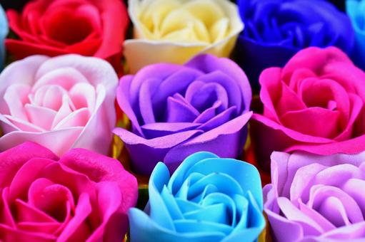 カラフルな薔薇の飾り カラフルな薔薇の飾りの写真