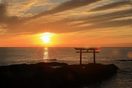 大洗磯前神社の夜明け 鳥居,風景,自然の写真素材