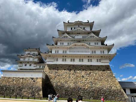 晴れ空の下の天守閣 晴れ空の下の天守閣 天守閣,晴れ,曇りの写真素材