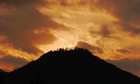 夜明け前の高城山山頂(丹波篠山市) 高城山,兵庫県,丹波篠山市の写真素材