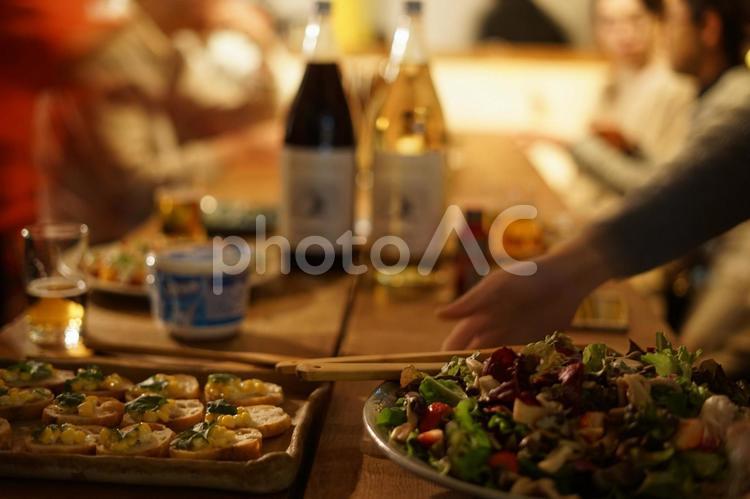 レストランでのディナーのイメージ レストラン,夕飯,酒の写真素材