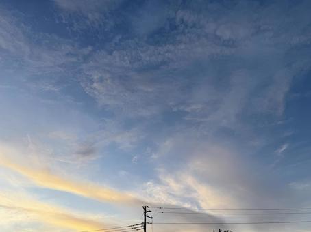 幻想的な夕方の空模様 幻想的な夕方の空模様の写真