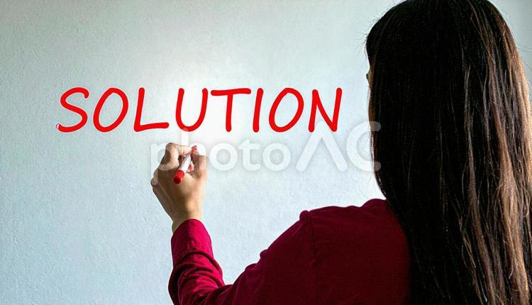 文字「Solution」と赤ペンで書く 解答,解決,赤ペンの写真素材