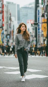 都会の日常と日本人女性 都会の日常と日本人女性の写真