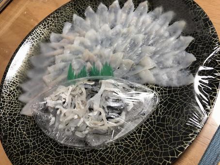 フグの刺身 フグの刺身の写真