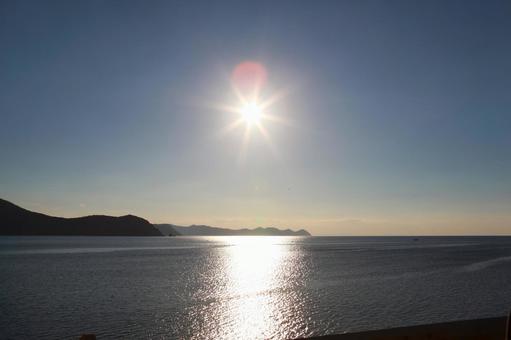 太陽に輝く水面 03 201109の写真
