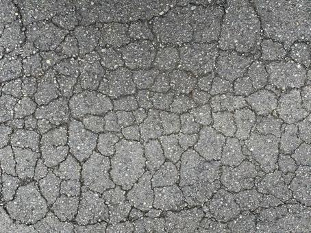 アスファルトひび割れ アスファルトひび割れ アスファルト,劣化,ひび割れの写真素材