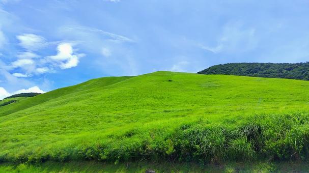 新緑の山と青空 新緑の山と青空 青空,空,山の写真素材
