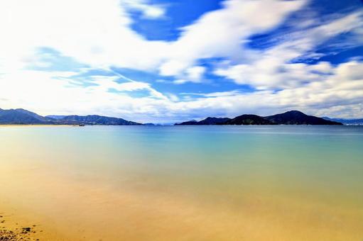 波の静かな瀬戸内海 波の静かな瀬戸内海 瀬戸内海,海岸,浜辺の写真素材