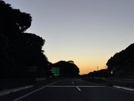 夜明けの高速道路4 夜明けの高速道路4の写真