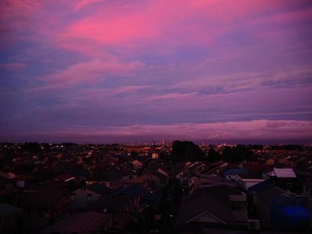 異世界のような雰囲気の夕暮れ 異世界のような雰囲気の夕暮れ 夕暮れ,夕焼け,夏の写真素材
