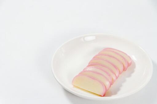 皿に盛られた紅白かまぼこ かまぼこ,おせち料理,和食の写真素材