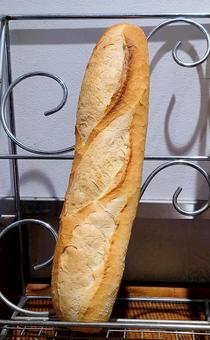 立て掛けたフランスパン 立て掛けたフランスパン フランスパン,バゲット,バタールの写真素材