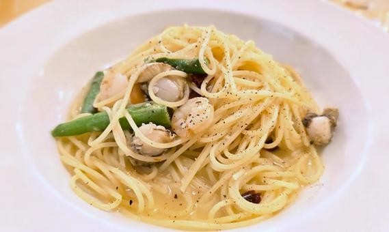 魚介とアスパラのパスタ パスタ,イタリアン,スパゲッティの写真素材