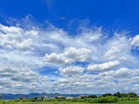 京都桂の桂川沿いからの風景 京都桂の桂川沿いからの風景の写真
