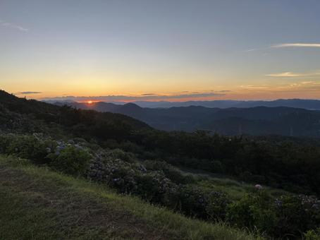 日暮れ時の大川原高原 日暮れ時の大川原高原 徳島県,佐那河内,大川原高原の写真素材