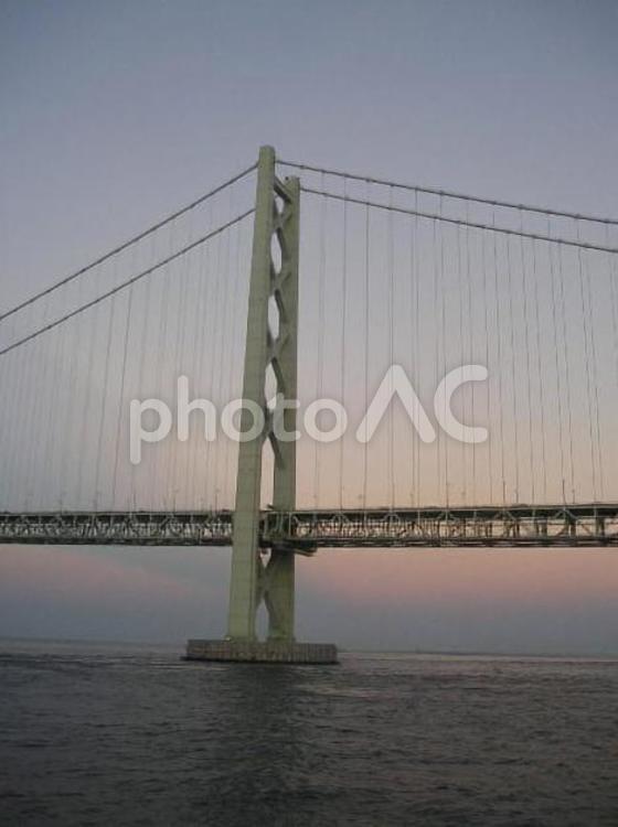 夕暮れの明石海峡　8月 8月,お盆,グラデーションの写真素材