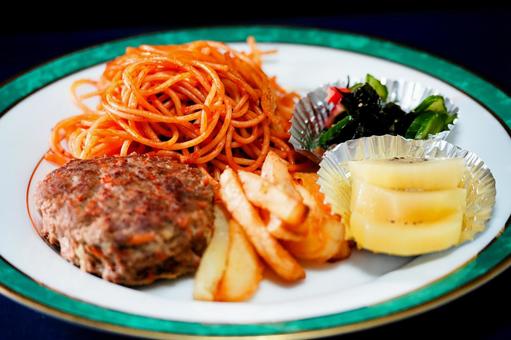 ハンバーグ＆パスタ 食事,食卓,ハンバーグの写真素材