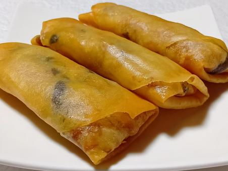 春巻き 春巻き,揚げ物,料理の写真素材