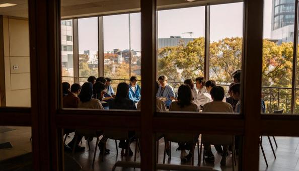 患者が自分の病気の体験談を話す患者会 患者が自分の病気の体験談を話す患者会の写真