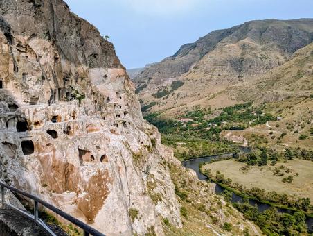 ヴァルジア洞窟からの眺望 ヴァルジア,洞窟住居,修道院の写真素材