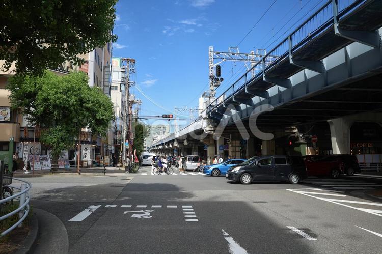 JR神戸線幹線道路 交通,元町駅,道路の写真素材