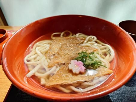 昼に食べたきつねうどんの器のアップ 昼,食べた,きつねうどんの写真素材