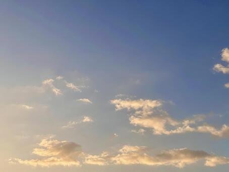 雲のある朝空 空,晴れ,雲の写真素材