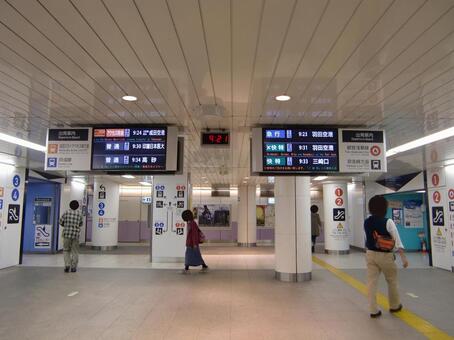 押上駅 押上駅,構内,時刻掲示板の写真素材