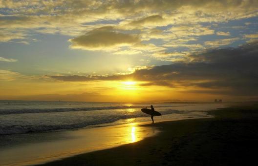 夕日 サーフの写真素材 写真素材なら 写真ac 無料 フリー ダウンロードok