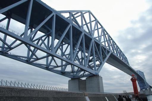 東京ゲートブリッジを下から見上げる 東京ゲートブリッジを下から見上げる 東京ゲートブリッジ,橋,鉄筋の写真素材