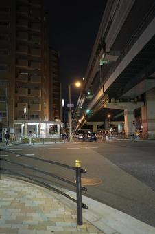 大阪市緑橋駅前交差点 交通,深夜台,交差点の写真素材