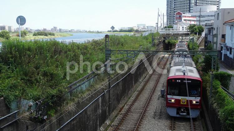 多摩川沿いを走る京急大師線 川崎,京急,京急線の写真素材