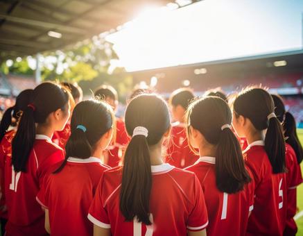 試合前に円陣で気合を入れる女子サッカー 試合前に円陣で気合を入れる女子サッカーの写真