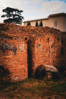 ローマ古代の城壁跡 レンガ,遺跡,古代の写真素材