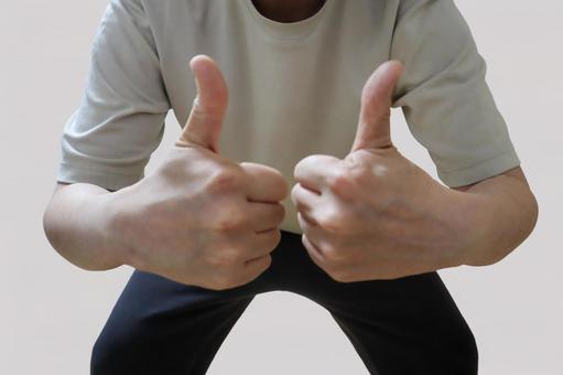 両手でサムズアップする男性 両手でサムズアップする男性 両手でサムズアップする男性,手のひら,ストップの写真素材