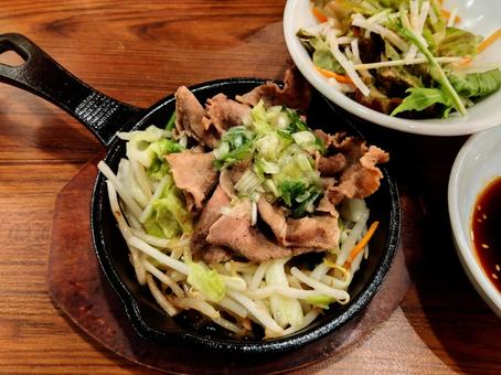 牛タン野菜炒め 牛タン野菜炒め 野菜炒め,牛タン,素材の写真素材