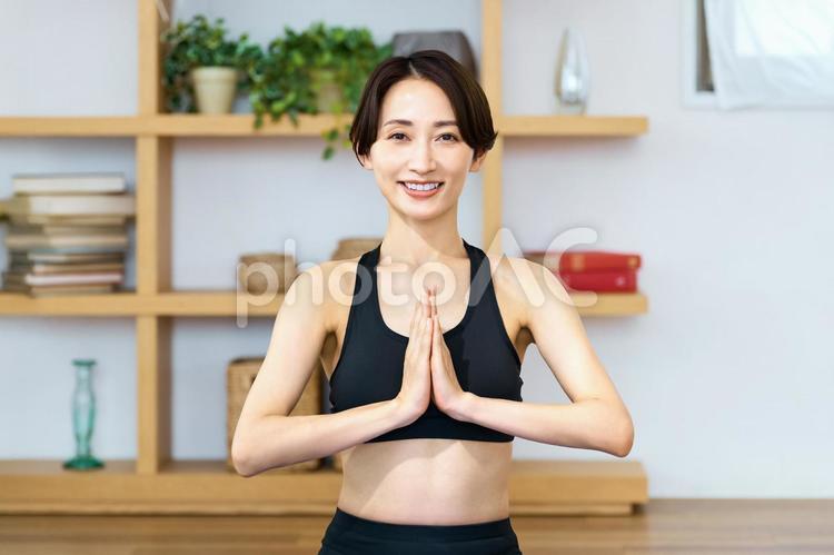 ヨガ　ポーズ　女性　美容 ヨガ,女性,ストレッチの写真素材