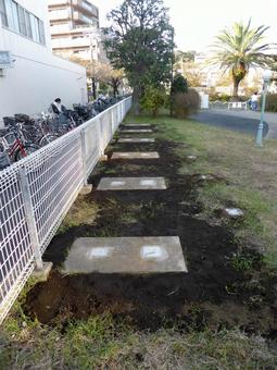 松竹大船撮影所跡地・タイル壁画撤去の跡 地面,土壌,土の写真素材