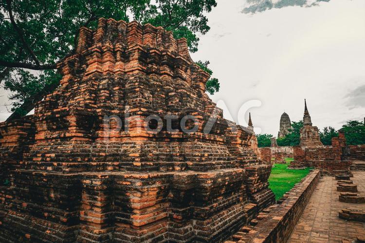 赤レンガの仏塔基礎 仏塔,遺跡,赤レンガの写真素材