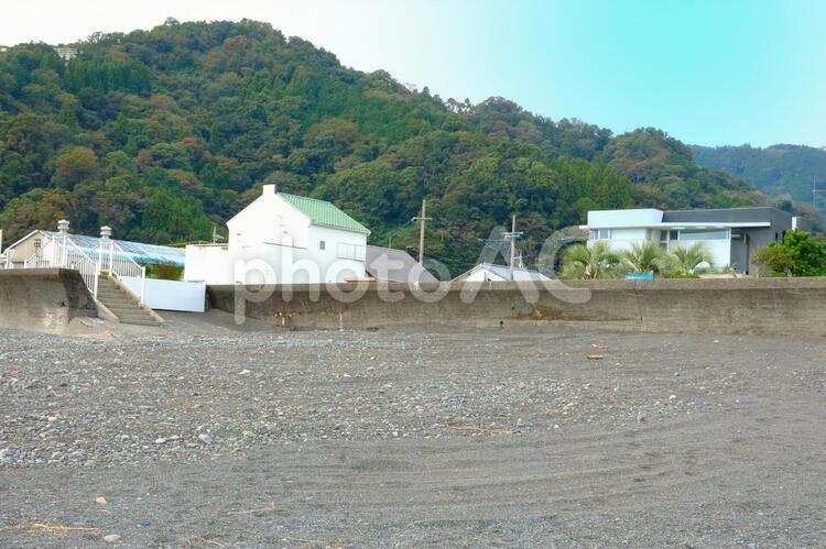 静岡市の里山　海岸の家並み 家,防波堤,砂の写真素材