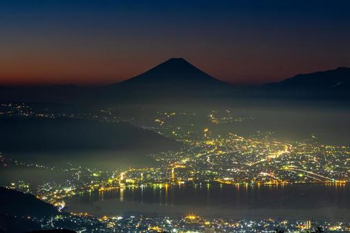 暗闇に浮かぶ富士山と諏訪湖夜景 高ボッチ高原,諏訪湖,富士山の写真素材